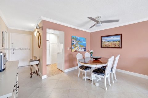 Condominio en venta en Miami, Florida, 1 dormitorio, 82.03 m2 № 2034593 - foto 9