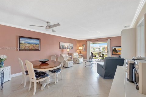 Condominio en venta en Miami, Florida, 1 dormitorio, 82.03 m2 № 2034593 - foto 2