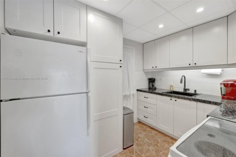 Condominio en venta en Miami, Florida, 1 dormitorio, 82.03 m2 № 2034593 - foto 11