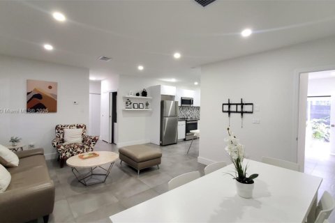 Снять в аренду виллу или дом в Майами, Флорида 3 спальни, 111.48м2, № 2015471 - фото 5