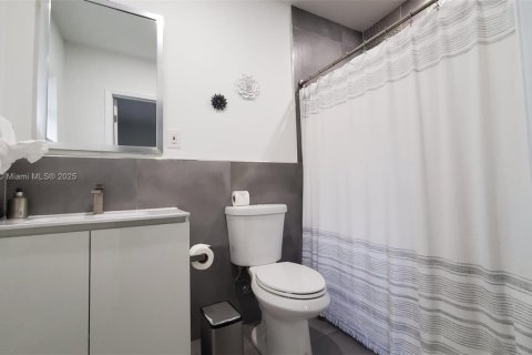 Снять в аренду виллу или дом в Майами, Флорида 3 спальни, 111.48м2, № 2015471 - фото 19