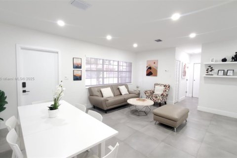 Снять в аренду виллу или дом в Майами, Флорида 3 спальни, 111.48м2, № 2015471 - фото 7