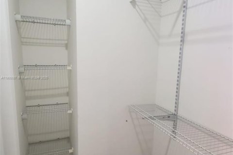 Снять в аренду виллу или дом в Майами, Флорида 3 спальни, 111.48м2, № 2015471 - фото 14