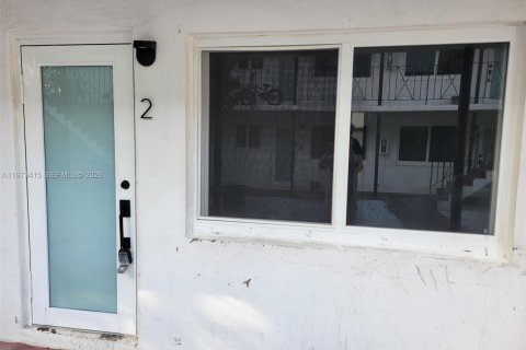Villa ou maison à louer à Miami, Floride: 1 chambre, 55.74 m2 № 2033989 - photo 2
