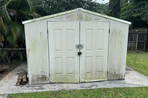 Propiedad comercial en venta en Fort Lauderdale, Florida, 145.39 m2 № 1714145 - foto 15