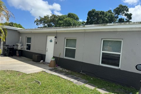 Propiedad comercial en venta en Fort Lauderdale, Florida, 145.39 m2 № 1714145 - foto 2