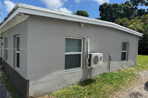 Propiedad comercial en venta en Fort Lauderdale, Florida, 145.39 m2 № 1714145 - foto 4
