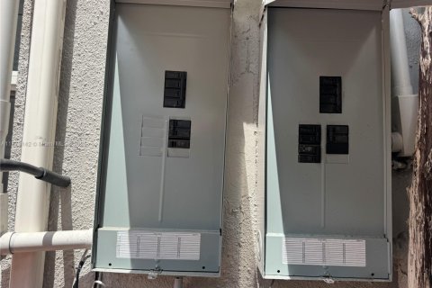 Propiedad comercial en venta en Fort Lauderdale, Florida, 145.39 m2 № 1714145 - foto 18