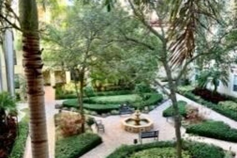 Condo in West Palm Beach, Florida, 2 bedrooms  № 1020122 - photo 1