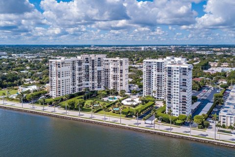 Condominio en venta en West Palm Beach, Florida, 2 dormitorios, 125.23 m2 № 854130 - foto 1