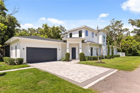 House in Orlando, Florida 4 bedrooms, 338.16 sq.m. № 2204114