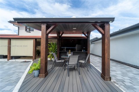 House in Miami Lakes, Florida 4 bedrooms, 167.78 sq.m. № 2044730 - photo 30