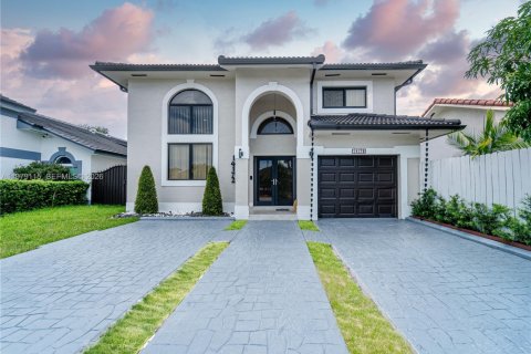 House in Miami Lakes, Florida 4 bedrooms, 167.78 sq.m. № 2044730 - photo 1