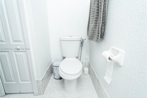 House in Miami Lakes, Florida 4 bedrooms, 167.78 sq.m. № 2044730 - photo 16