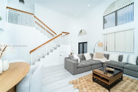 House in Miami Lakes, Florida 4 bedrooms, 167.78 sq.m. № 2044730 - photo 6