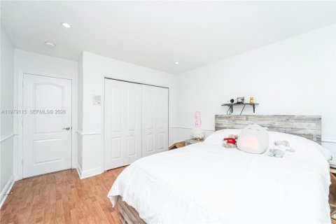 House in Miami Lakes, Florida 4 bedrooms, 167.78 sq.m. № 2044730 - photo 23