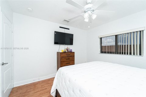 House in Miami Lakes, Florida 4 bedrooms, 167.78 sq.m. № 2044730 - photo 20