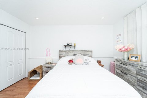 House in Miami Lakes, Florida 4 bedrooms, 167.78 sq.m. № 2044730 - photo 21