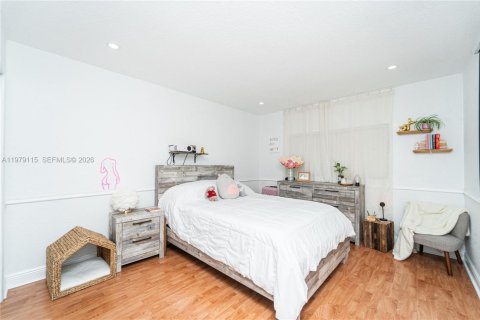 House in Miami Lakes, Florida 4 bedrooms, 167.78 sq.m. № 2044730 - photo 22