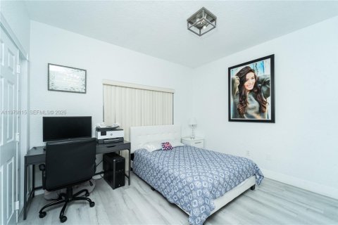 House in Miami Lakes, Florida 4 bedrooms, 167.78 sq.m. № 2044730 - photo 10