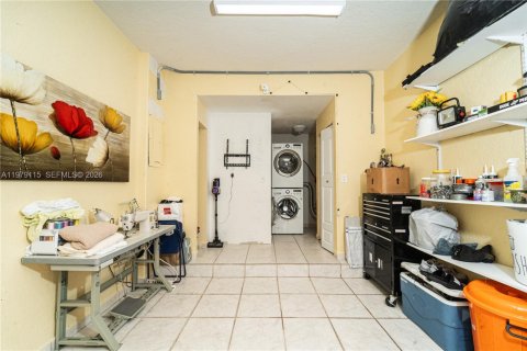 House in Miami Lakes, Florida 4 bedrooms, 167.78 sq.m. № 2044730 - photo 26