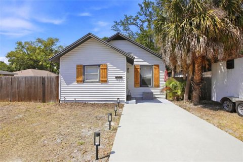 House in Saint Petersburg, Florida 2 bedrooms, 85.47 sq.m. № 2233380