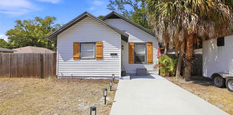 House in Saint Petersburg, Florida 2 bedrooms, 85.47 sq.m. № 2233380