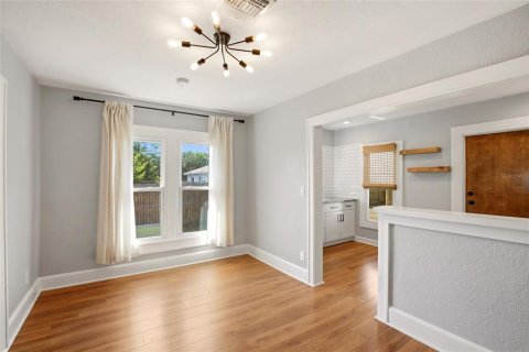 House in Saint Petersburg, Florida 2 bedrooms, 85.47 sq.m. № 2233380 - photo 11