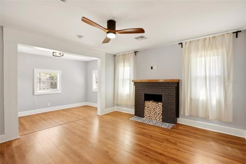 House in Saint Petersburg, Florida 2 bedrooms, 85.47 sq.m. № 2233380 - photo 7