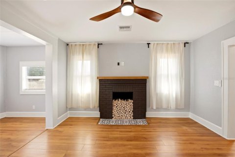House in Saint Petersburg, Florida 2 bedrooms, 85.47 sq.m. № 2233380 - photo 8