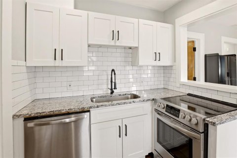 House in Saint Petersburg, Florida 2 bedrooms, 85.47 sq.m. № 2233380 - photo 18