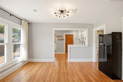 House in Saint Petersburg, Florida 2 bedrooms, 85.47 sq.m. № 2233380 - photo 10