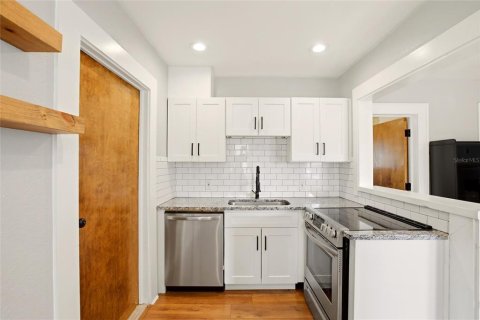 House in Saint Petersburg, Florida 2 bedrooms, 85.47 sq.m. № 2233380 - photo 17