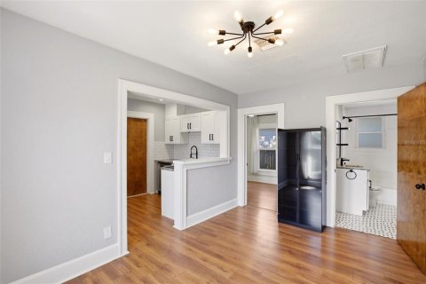 House in Saint Petersburg, Florida 2 bedrooms, 85.47 sq.m. № 2233380 - photo 13