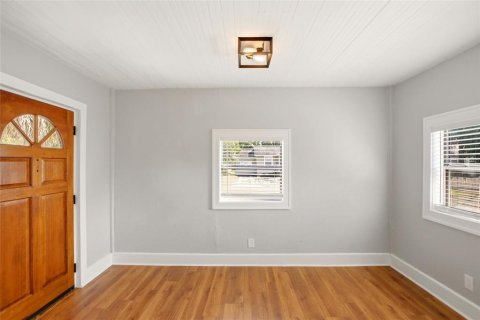 House in Saint Petersburg, Florida 2 bedrooms, 85.47 sq.m. № 2233380 - photo 4