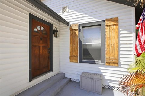 House in Saint Petersburg, Florida 2 bedrooms, 85.47 sq.m. № 2233380 - photo 3