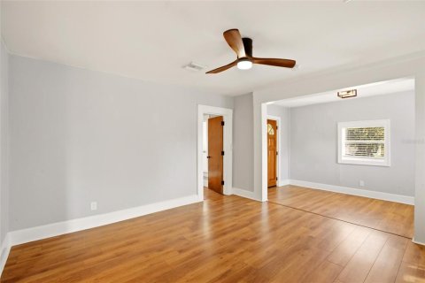 House in Saint Petersburg, Florida 2 bedrooms, 85.47 sq.m. № 2233380 - photo 9