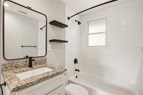 House in Saint Petersburg, Florida 2 bedrooms, 85.47 sq.m. № 2233380 - photo 22