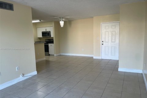 Condominio en alquiler en Miami, Florida, 2 dormitorios, 81.48 m2 № 1890695 - foto 3
