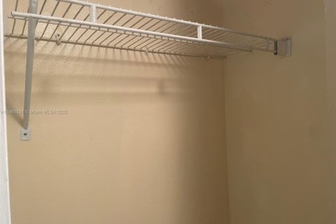 Condominio en alquiler en Miami, Florida, 2 dormitorios, 81.48 m2 № 1890695 - foto 18