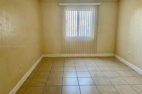 Copropriété à louer à Miami, Floride: 2 chambres, 81.48 m2 № 1890695 - photo 12