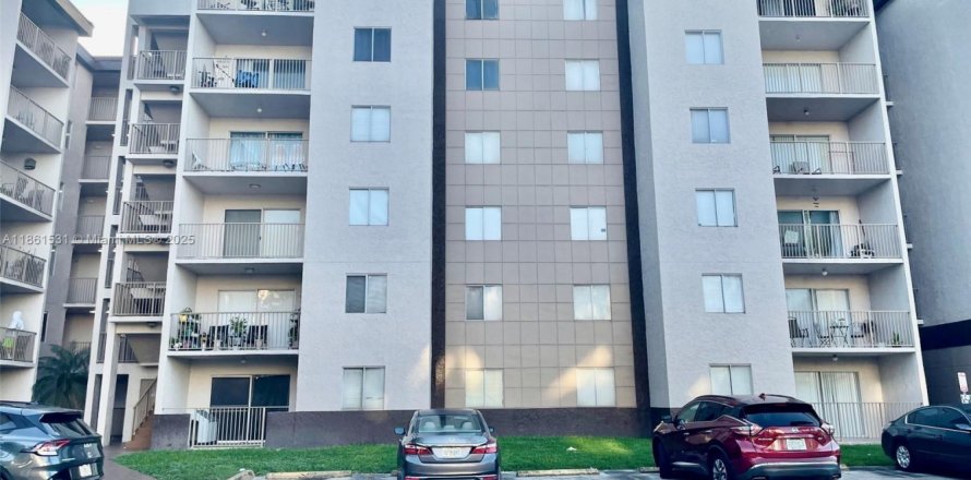 Condominio en Miami, Florida, 2 dormitorios № 1890695