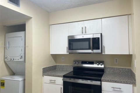 Condominio en alquiler en Miami, Florida, 2 dormitorios, 81.48 m2 № 1890695 - foto 14