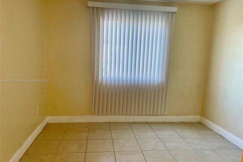 Condominio en alquiler en Miami, Florida, 2 dormitorios, 81.48 m2 № 1890695 - foto 10