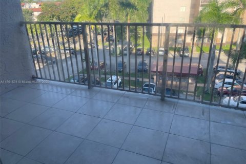 Condominio en alquiler en Miami, Florida, 2 dormitorios, 81.48 m2 № 1890695 - foto 8