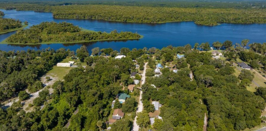 Propiedad comercial en Satsuma, Florida 12 dormitorios, 433.2 m2 № 769985