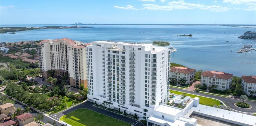 Condo in Tampa, Florida, 2 bedrooms № 2398702