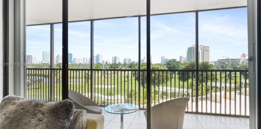 Condo à Aventura, Floride, 2 chambres  № 2056636