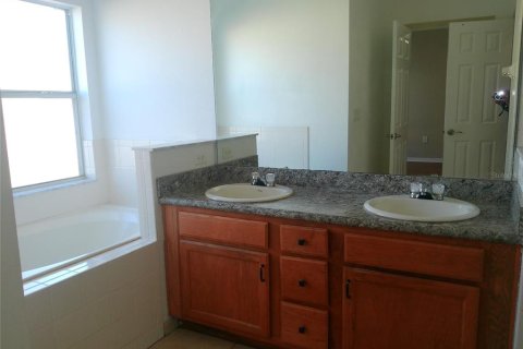 Villa ou maison à louer à Winter Haven, Floride: 4 chambres, 168.71 m2 № 2416392 - photo 11