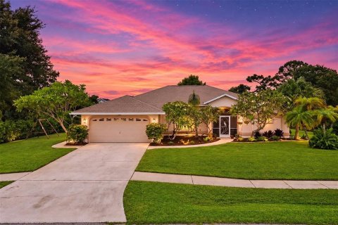 House in Englewood, Florida 5 bedrooms, 269.79 sq.m. № 2403578 - photo 2